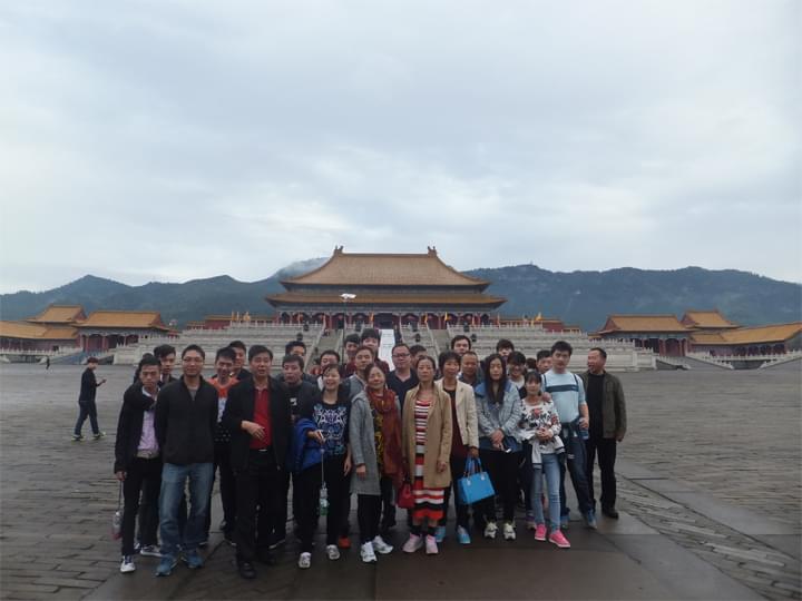 2015-11月，韋柏公司組織橫店旅游